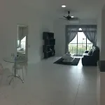 Mount Austin Sky Oasis Homestay